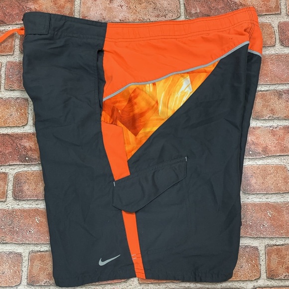 Nike men’s swim trunks. Size M - Picture 5 of 8